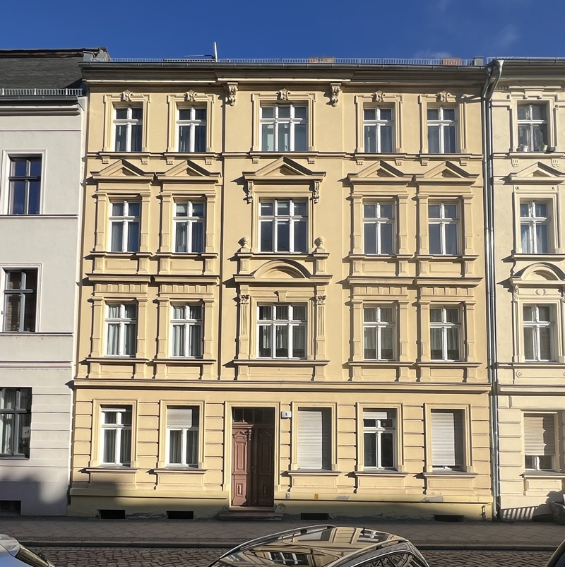 Straßenansicht  Mehrfamilienhaus